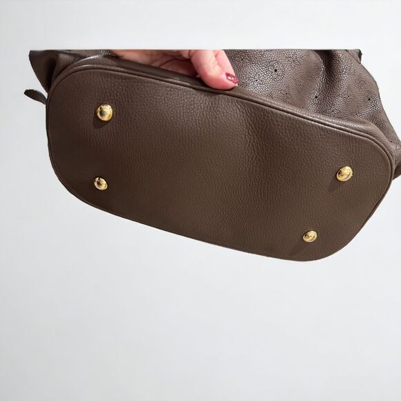 Louis Vuitton Authentic Brown Hobo Mahina Leather Handbag - Picture 7 of 16